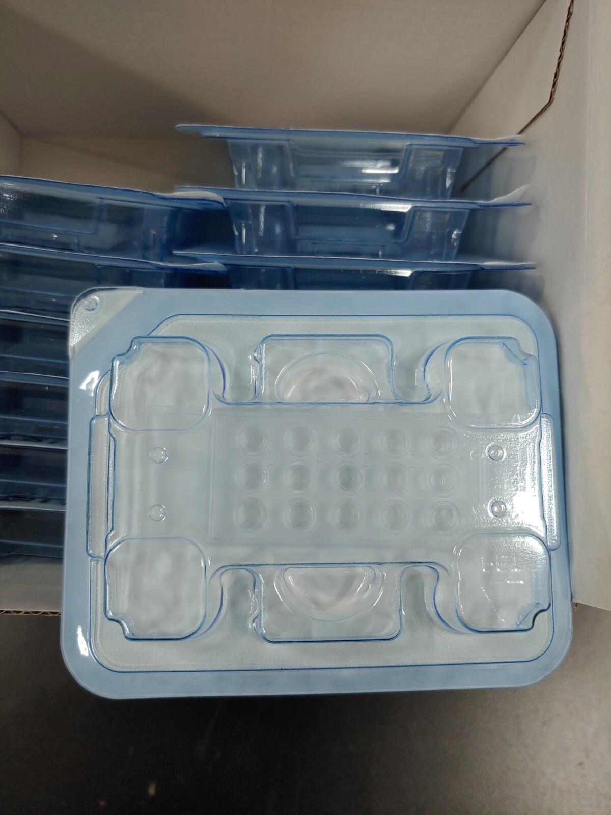 Partial Box of 14 IBIDI 81501 µ Slide 15 Well 3D Uncoated