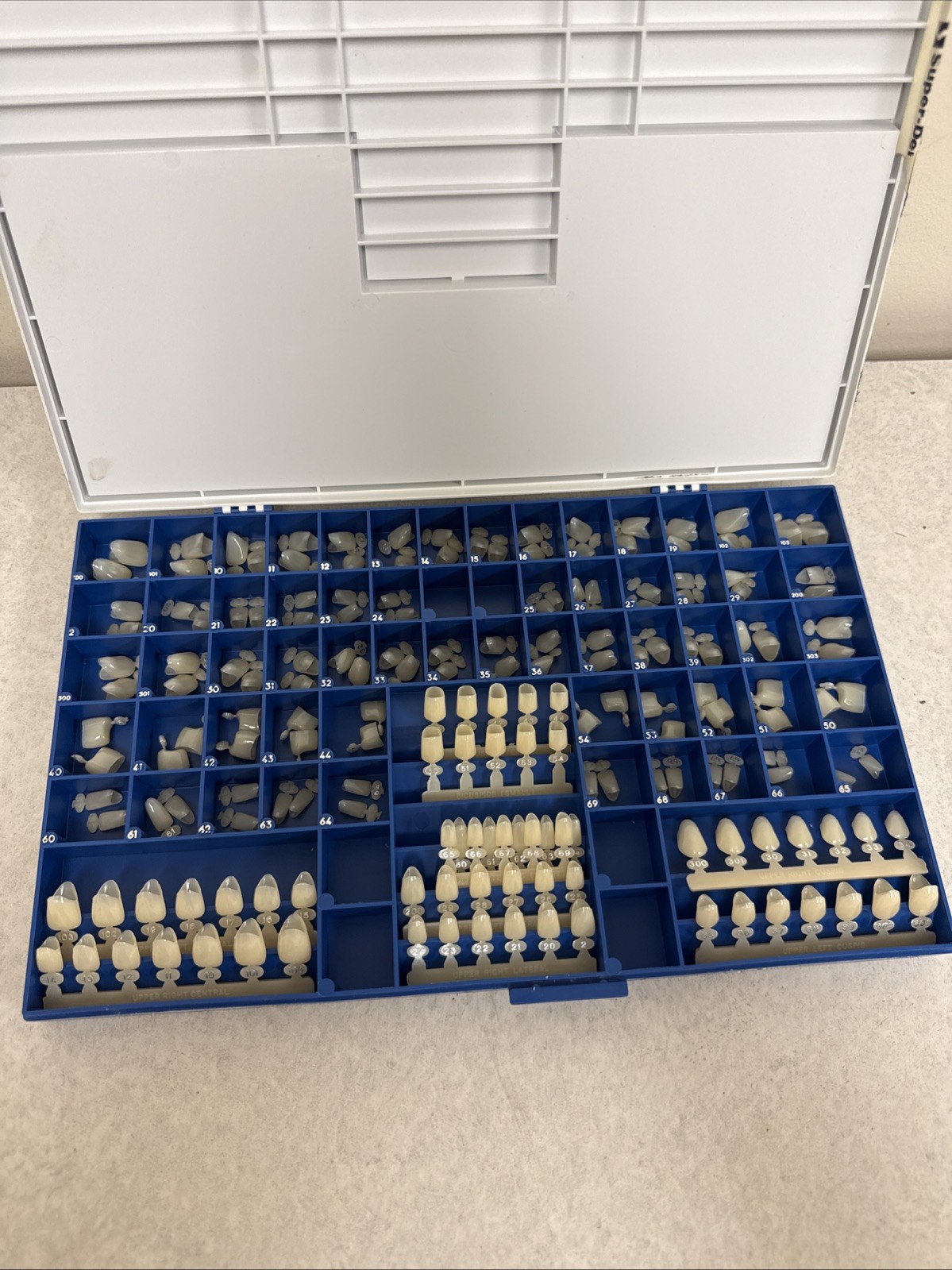 Dental Polycarbonate Temporary Crowns Kit Super-dent assorted, open box