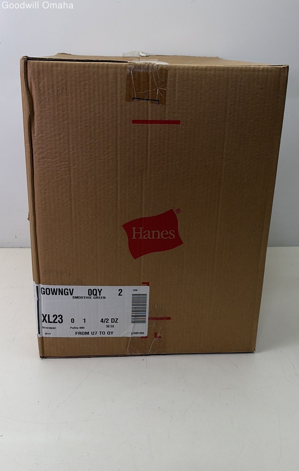 Lot of 50 Hanes Long Sleeve Hospital Gowns Size XL, 2X, 3X NEW!!! OPEN BOX!!!