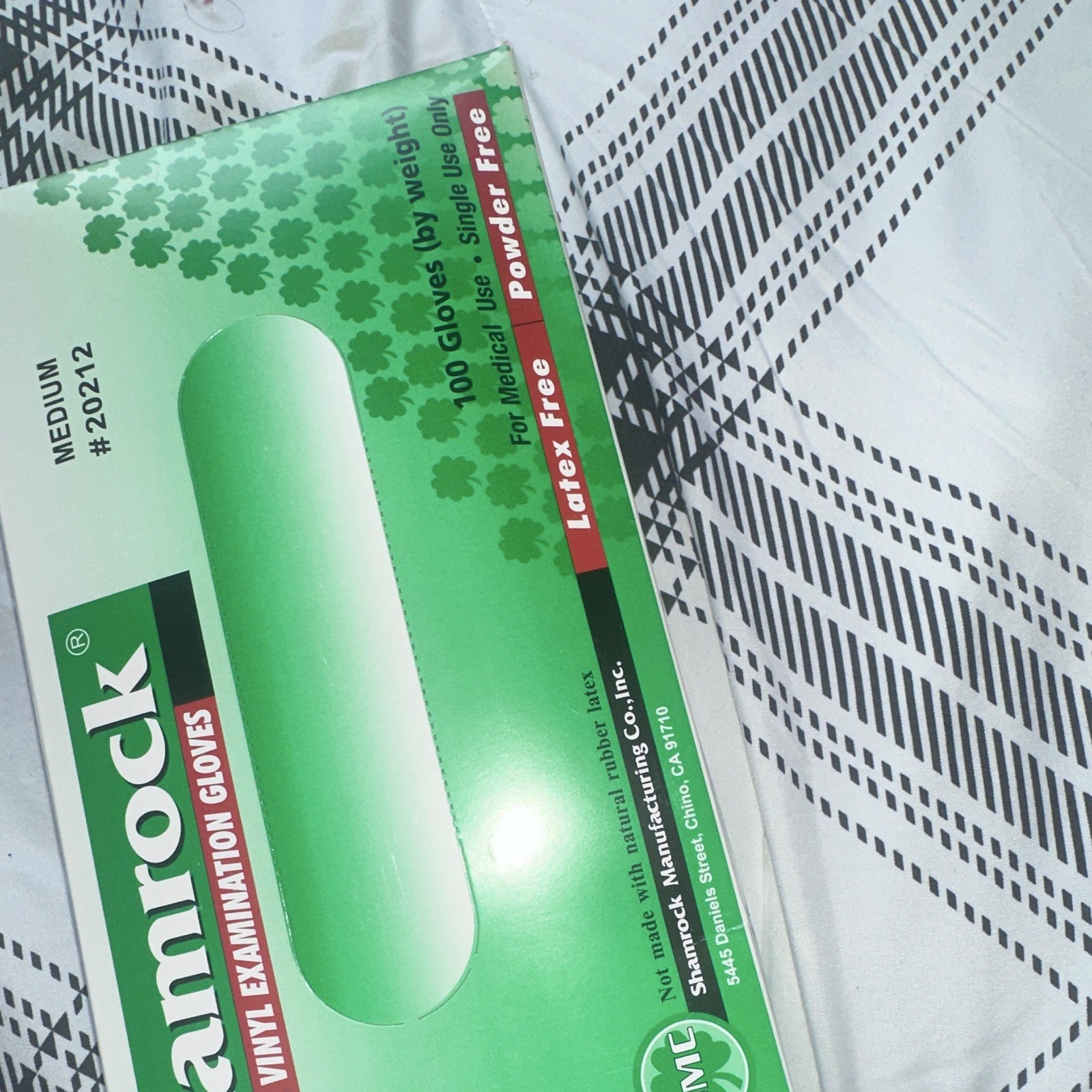 Shamrock Vinyl Medical Exam Gloves Medium Powder Free MPN 20212