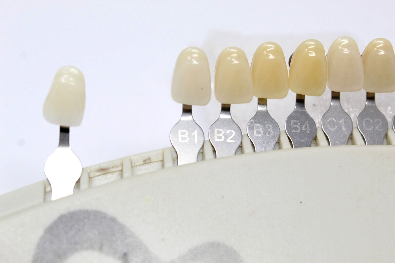 Heraeus Kulzer Shade Guide for Composite Colors
